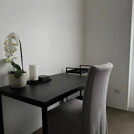 Urban Retreat Minutes Away From Duomo Cathedral 밀라노