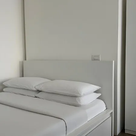 Urban Retreat Minutes Away From Duomo Cathedral *